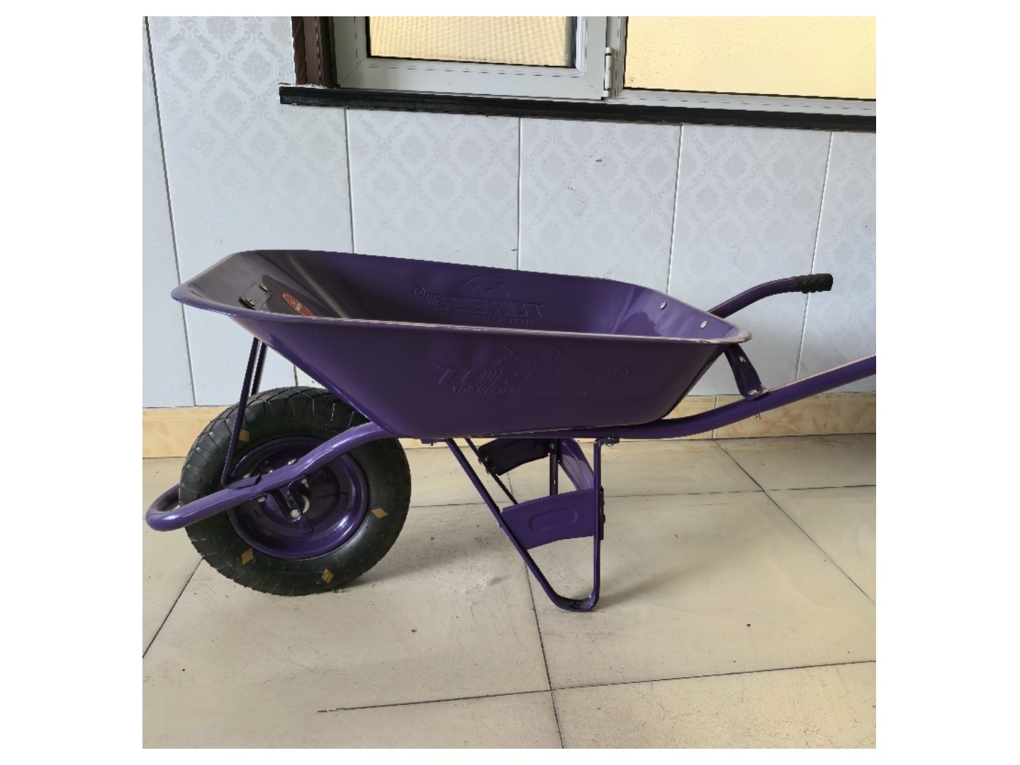 Russian Customers Sent Feedback on Wheelbarrows for Sale